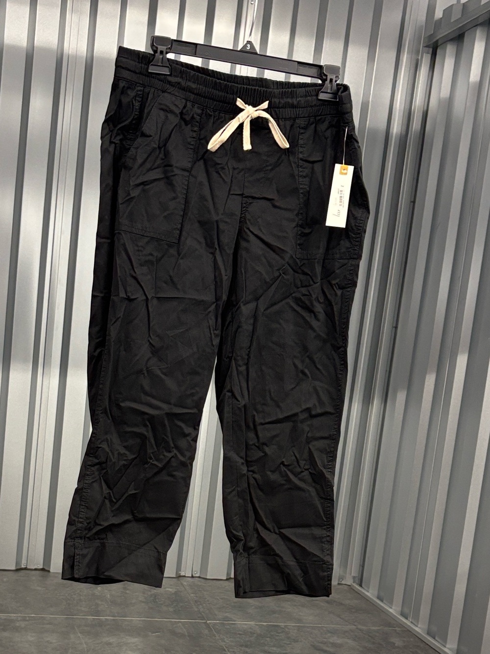 NWT Land ‘n Sea Black Drawstring Capris Women's Casual Elastic Waist Pull-On 8